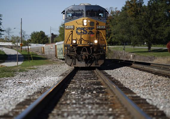 CSX predicts 25 percent profit jump as restructuring begins